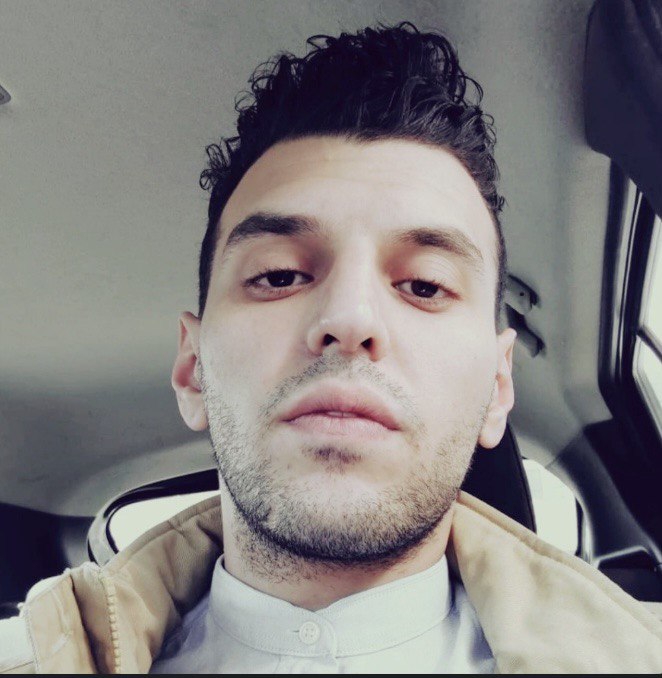 /static/media/abdullah.8321dc72909c39da44fa.jpg
